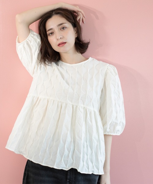 OPAQUE.CLIP（オペークドットクリップ）の「ふくれジャカードペプラムブラウス【洗濯機洗い可】（シャツ/ブラウス・レディース・ブラック/ライトブルー/オフホワイト/ダークブラウン・38/40/42）」の8枚目の写真