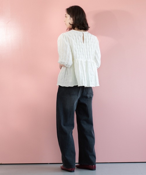 OPAQUE.CLIP（オペークドットクリップ）の「ふくれジャカードペプラムブラウス【洗濯機洗い可】（シャツ/ブラウス・レディース・ブラック/ライトブルー/オフホワイト/ダークブラウン・38/40/42）」の11枚目の写真