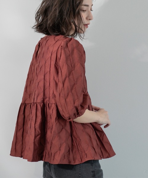 OPAQUE.CLIP（オペークドットクリップ）の「ふくれジャカードペプラムブラウス【洗濯機洗い可】（シャツ/ブラウス・レディース・ブラック/ライトブルー/オフホワイト/ダークブラウン・38/40/42）」の12枚目の写真