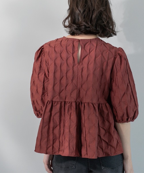 OPAQUE.CLIP（オペークドットクリップ）の「ふくれジャカードペプラムブラウス【洗濯機洗い可】（シャツ/ブラウス・レディース・ブラック/ライトブルー/オフホワイト/ダークブラウン・38/40/42）」の17枚目の写真