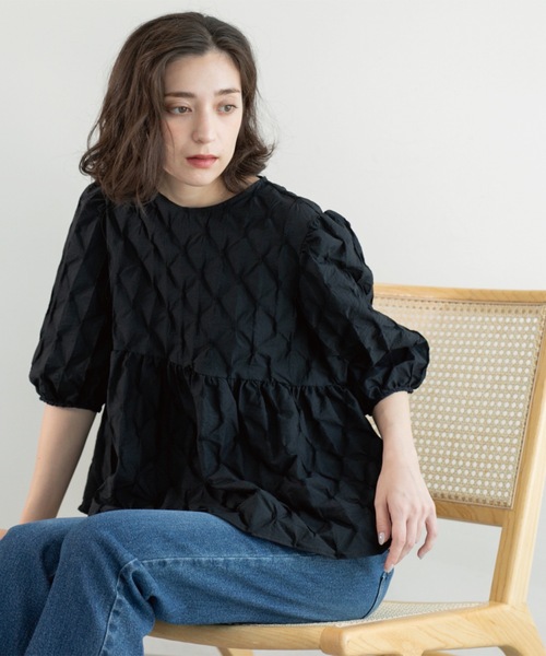 OPAQUE.CLIP（オペークドットクリップ）の「ふくれジャカードペプラムブラウス【洗濯機洗い可】（シャツ/ブラウス・レディース・ブラック/ライトブルー/オフホワイト/ダークブラウン・38/40/42）」の18枚目の写真