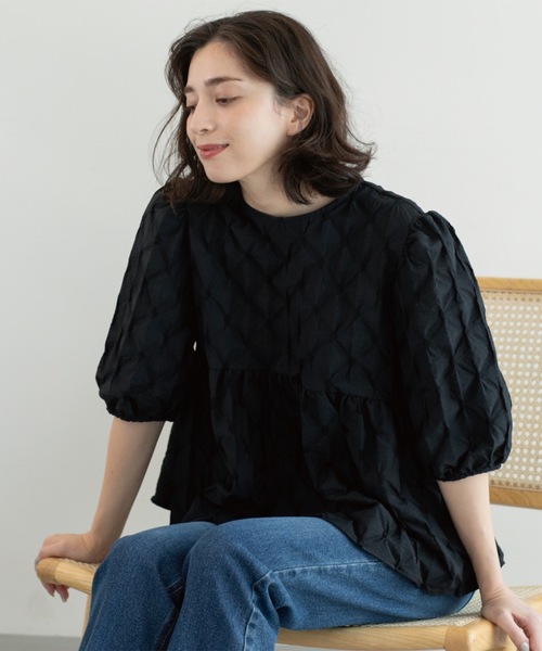 OPAQUE.CLIP（オペークドットクリップ）の「ふくれジャカードペプラムブラウス【洗濯機洗い可】（シャツ/ブラウス・レディース・ブラック/ライトブルー/オフホワイト/ダークブラウン・38/40/42）」の19枚目の写真