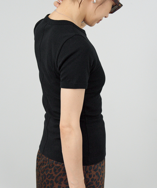 IENA（イエナ）の「FLORE FLORE/フローレフローレ CAR TEE Tシャツ（Tシャツ/カットソー・レディース・ブラック/バーガンディー/ベージュ/アイボリー・FREE）」の13枚目の写真