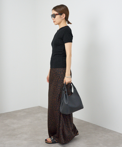 IENA（イエナ）の「FLORE FLORE/フローレフローレ CAR TEE Tシャツ（Tシャツ/カットソー・レディース・ブラック/バーガンディー/ベージュ/アイボリー・FREE）」の15枚目の写真