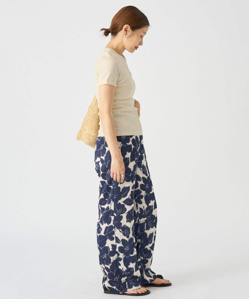 IENA（イエナ）の「FLORE FLORE/フローレフローレ CAR TEE Tシャツ（Tシャツ/カットソー・レディース・ブラック/バーガンディー/ベージュ/アイボリー・FREE）」の21枚目の写真