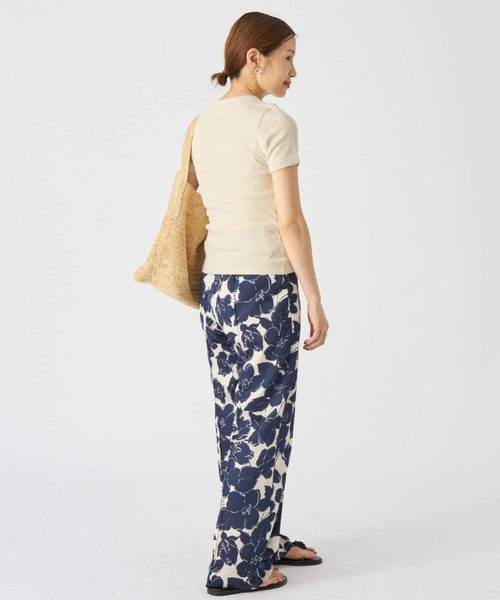 IENA（イエナ）の「FLORE FLORE/フローレフローレ CAR TEE Tシャツ（Tシャツ/カットソー・レディース・ブラック/バーガンディー/ベージュ/アイボリー・FREE）」の22枚目の写真