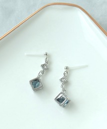 キューブセラミックピアス