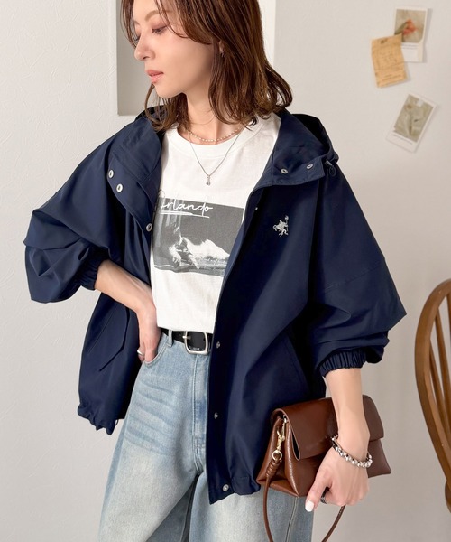 classicalelf（クラシカルエルフ）の「大人の抜け感。ボリュームスリーブ ショート丈 マウンテンパーカー（マウンテンパーカー・レディース・アイボリー/グレイッシュベージュ/ブラック/ネイビー・MEDIUM/LARGE/X-LARGE/SMALL）」の4枚目の写真