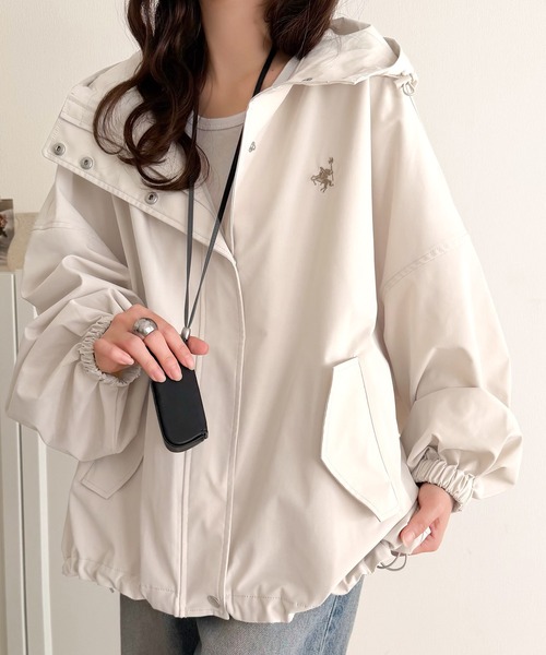 classicalelf（クラシカルエルフ）の「大人の抜け感。ボリュームスリーブ ショート丈 マウンテンパーカー（マウンテンパーカー・レディース・アイボリー/グレイッシュベージュ/ブラック/ネイビー・MEDIUM/LARGE/X-LARGE/SMALL）」の9枚目の写真