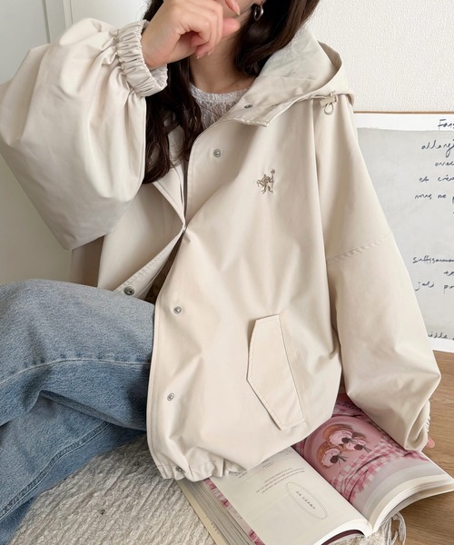 classicalelf（クラシカルエルフ）の「大人の抜け感。ボリュームスリーブ ショート丈 マウンテンパーカー（マウンテンパーカー・レディース・アイボリー/グレイッシュベージュ/ブラック/ネイビー・MEDIUM/LARGE/X-LARGE/SMALL）」の8枚目の写真