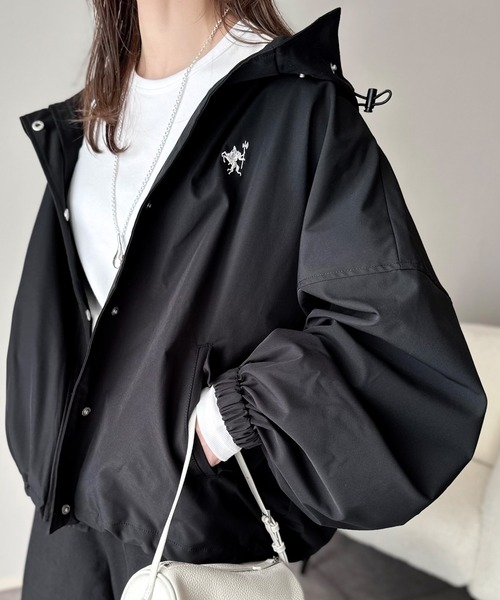 classicalelf（クラシカルエルフ）の「大人の抜け感。ボリュームスリーブ ショート丈 マウンテンパーカー（マウンテンパーカー・レディース・アイボリー/グレイッシュベージュ/ブラック/ネイビー・MEDIUM/LARGE/X-LARGE/SMALL）」の22枚目の写真