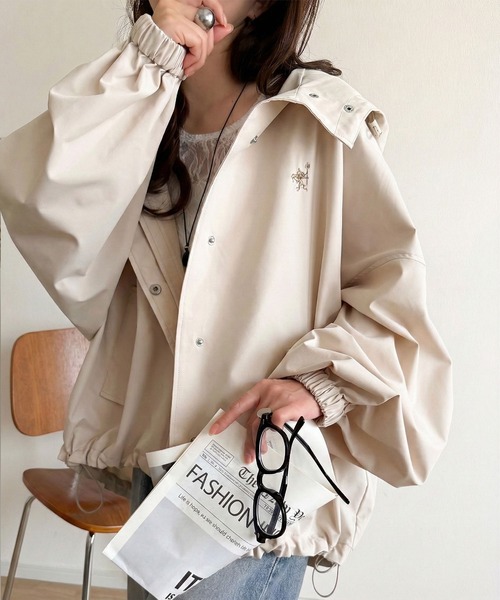 classicalelf（クラシカルエルフ）の「大人の抜け感。ボリュームスリーブ ショート丈 マウンテンパーカー（マウンテンパーカー・レディース・アイボリー/グレイッシュベージュ/ブラック/ネイビー・MEDIUM/LARGE/X-LARGE/SMALL）」の6枚目の写真