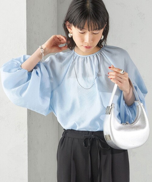 SHIPS(シップス)の「〈手洗い可能〉シアー バンブー ギャザー ブラウス(シャツ/ブラウス・レディース・ブラウン/ライトブルー/オフホワイト・ONE SIZE)」の2枚目の写真