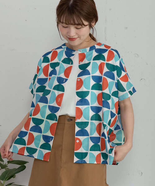 POU DOU DOU(プードゥドゥ)の「<made in INDIA>Art motif print 羽織りシャツ(シャツ/ブラウス・レディース・ピンク/ブルー・M)」の2枚目の写真