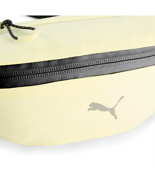PUMA(プーマ)の「PUMA プーマ ユニセックス ランニング クラシック ウェストバッグ 0.8L(ボディバッグ/ウエストポーチ・メンズ・イエロー/パープル系その他・フリー)」の5枚目の写真