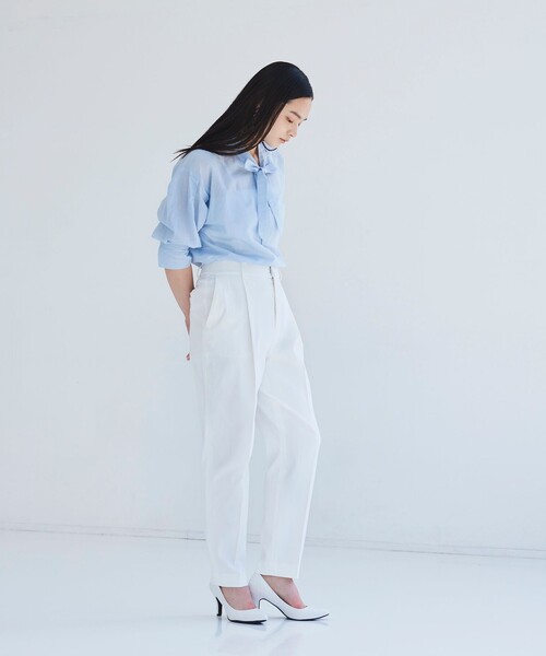 BIANCA(ビアンカ)の「【マルチシーン/4サイズ展開】体型カバー美脚テーパードパンツ(その他パンツ・レディース・オフホワイト/ベージュ/ネイビー・40/38/36/34)」の19枚目の写真