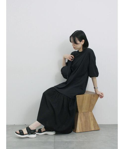 Samansa Mos2 blue（サマンサモスモスブルー）の「花柄ドッキングカットワンピース（ワンピース・レディース・ネイビー/ブラック/チャコールグレー・F）」の2枚目の写真