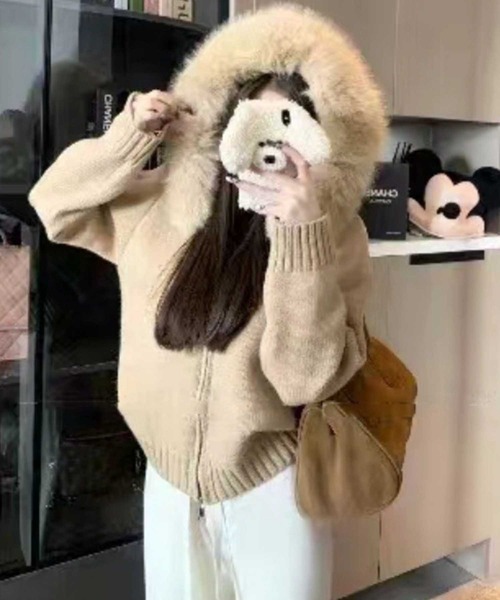 meJane（ミージェーン）の「2WAYファー フードニットパーカー（パーカー・レディース・ブラック/グレー/ダークベージュ/ホワイト・FREE）」の4枚目の写真