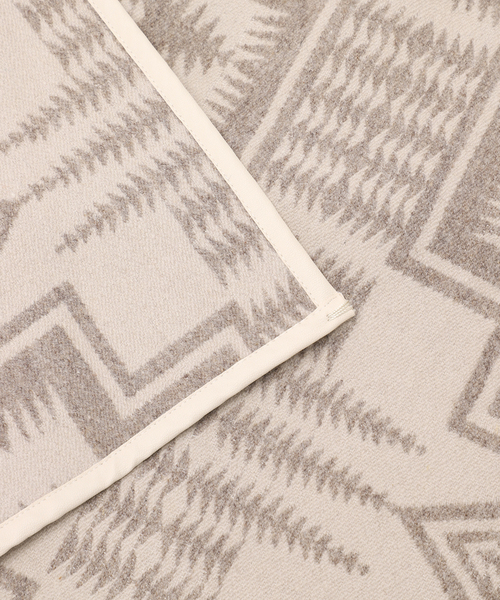 FRAMeWORK（フレームワーク）の「≪一部店舗 ・WEB限定A VACATION/アヴァケーション 別注PENDLETONストール（ストール/ショール・レディース・ブラック/ベージュ・FREE）」の8枚目の写真