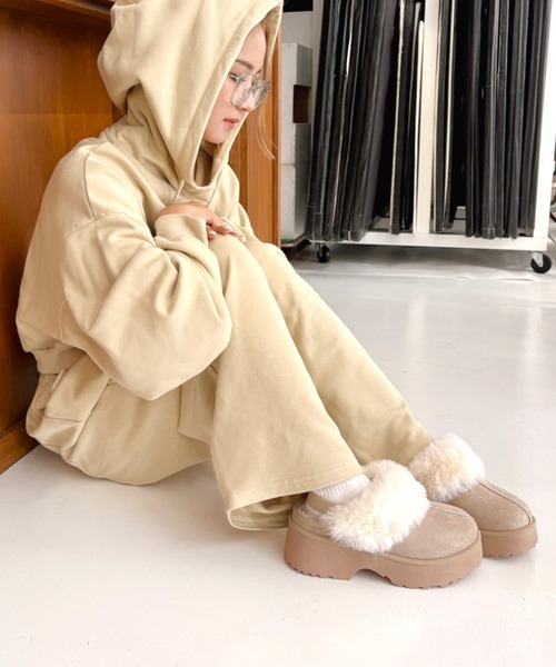 R&E（アールアンドイー）の「【25AW新作】【R&E】ラバーバックベルトフェイクファームートンスリッポン（スリッポン・レディース・ブラック/ダークブラウン/ベージュ・LL/S/M/L）」の3枚目の写真