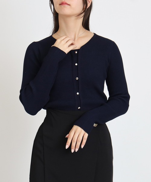 TRUDEA（トルディア）の「フェイクレイヤードフロントボタンニット（ニット/セーター・レディース・ブラック/ワイン/ホワイト/ネイビー・MEDIUM/LARGE）」の3枚目の写真