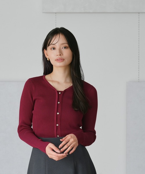 TRUDEA（トルディア）の「フェイクレイヤードフロントボタンニット（ニット/セーター・レディース・ブラック/ワイン/ホワイト/ネイビー・MEDIUM/LARGE）」の4枚目の写真