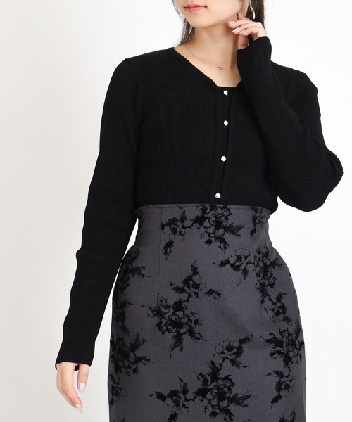 TRUDEA（トルディア）の「フェイクレイヤードフロントボタンニット（ニット/セーター・レディース・ブラック/ワイン/ホワイト/ネイビー・MEDIUM/LARGE）」の2枚目の写真