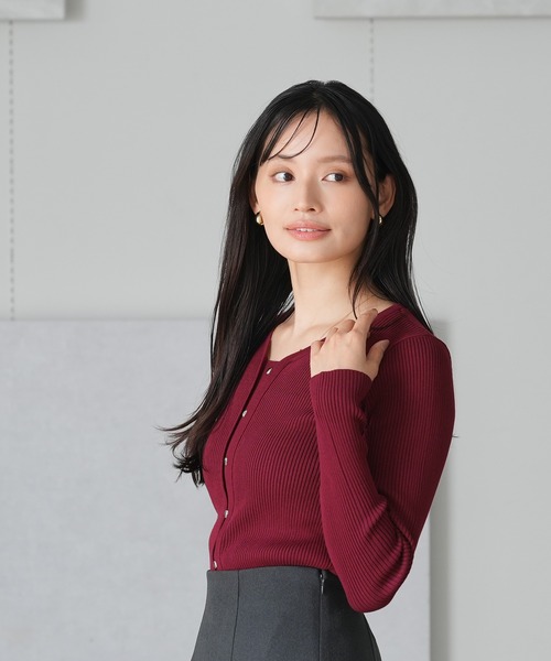 TRUDEA（トルディア）の「フェイクレイヤードフロントボタンニット（ニット/セーター・レディース・ブラック/ワイン/ホワイト/ネイビー・MEDIUM/LARGE）」の6枚目の写真