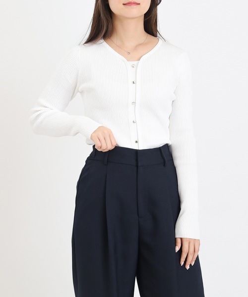 TRUDEA（トルディア）の「フェイクレイヤードフロントボタンニット（ニット/セーター・レディース・ブラック/ワイン/ホワイト/ネイビー・MEDIUM/LARGE）」の9枚目の写真