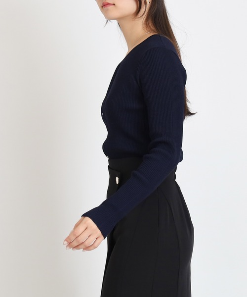 TRUDEA（トルディア）の「フェイクレイヤードフロントボタンニット（ニット/セーター・レディース・ブラック/ワイン/ホワイト/ネイビー・MEDIUM/LARGE）」の14枚目の写真