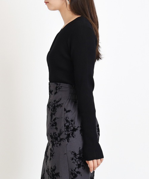 TRUDEA（トルディア）の「フェイクレイヤードフロントボタンニット（ニット/セーター・レディース・ブラック/ワイン/ホワイト/ネイビー・MEDIUM/LARGE）」の18枚目の写真