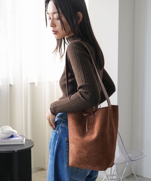 mili an deni(ミリアンデニ)の「フェイクスウェードショルダーバッグ(ショルダーバッグ・レディース・マスタード/レッド/ブラウン/ブラック・F)」の9枚目の写真