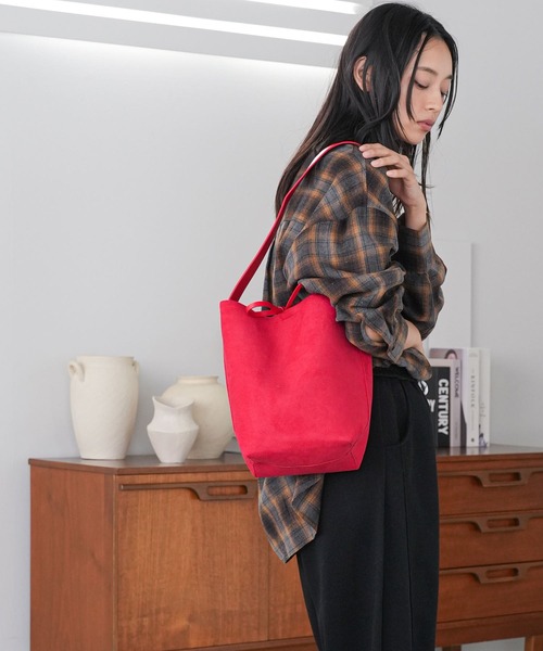 mili an deni(ミリアンデニ)の「フェイクスウェードショルダーバッグ(ショルダーバッグ・レディース・マスタード/レッド/ブラウン/ブラック・F)」の15枚目の写真
