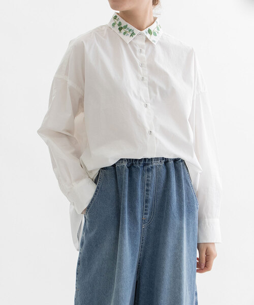 nop de nod(ノップドゥノッド)の「刺繍衿タイプライターシャツ(シャツ/ブラウス・レディース・ブラック/オフホワイト・M)」の2枚目の写真