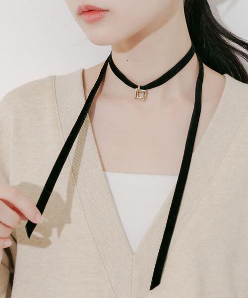 SMELLY(スメリー)の「スクエアチャームベロアチョーカーネックレス(ネックレス・レディース・ブラック系その他・-)」の10枚目の写真