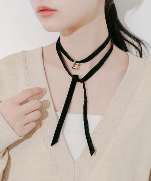 SMELLY(スメリー)の「スクエアチャームベロアチョーカーネックレス(ネックレス・レディース・ブラック系その他・-)」の2枚目の写真