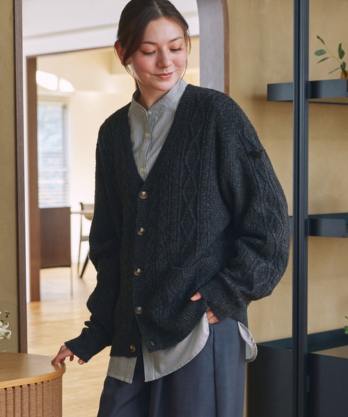 THE CRAFT CREW PRODUCTS(ザクラフトクループロダクツ)の「ウォッシャブル ケーブルニット Vネックカーディガン / 帯電防止・アンチピリング【THE CRAFT CREW PRODUCTS】(カーディガン/ボレロ・メンズ・アッシュグレー/ワイン/ブラック/ネイビー/チャコール・S/L/M)」の22枚目の写真