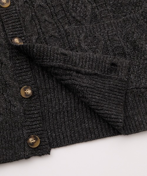 THE CRAFT CREW PRODUCTS(ザクラフトクループロダクツ)の「ウォッシャブル ケーブルニット Vネックカーディガン / 帯電防止・アンチピリング【THE CRAFT CREW PRODUCTS】(カーディガン/ボレロ・メンズ・アッシュグレー/ワイン/ブラック/ネイビー/チャコール・S/L/M)」の13枚目の写真