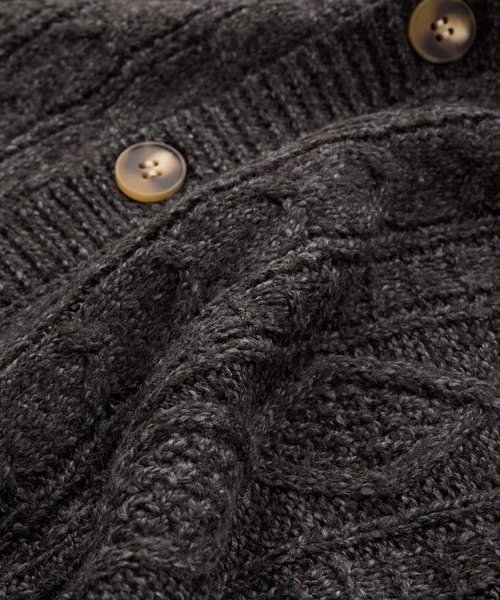 THE CRAFT CREW PRODUCTS(ザクラフトクループロダクツ)の「ウォッシャブル ケーブルニット Vネックカーディガン / 帯電防止・アンチピリング【THE CRAFT CREW PRODUCTS】(カーディガン/ボレロ・メンズ・アッシュグレー/ワイン/ブラック/ネイビー/チャコール・S/L/M)」の21枚目の写真
