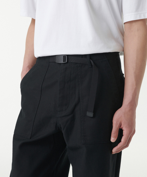 MUSINSA STANDARD(ムシンサスタンダード)の「ブラックサテンワイドベルト付きパーティグパンツ(その他パンツ・メンズ・その他・26/27/28/29/30/31/32/33/34/36/38/40/42)」の4枚目の写真