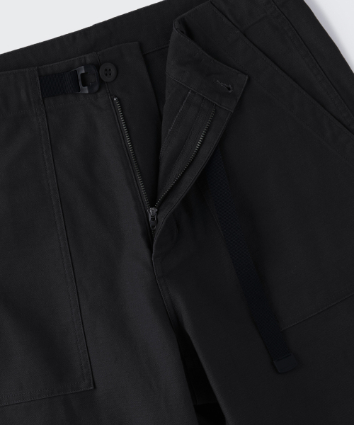 MUSINSA STANDARD(ムシンサスタンダード)の「ブラックサテンワイドベルト付きパーティグパンツ(その他パンツ・メンズ・その他・26/27/28/29/30/31/32/33/34/36/38/40/42)」の5枚目の写真