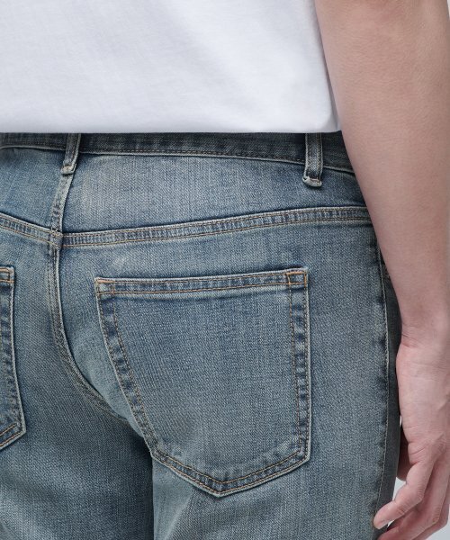 MUSINSA STANDARD（ムシンサスタンダード）の「【クールタンダード】スリムクロップドデニムパンツ【ライトインディゴ】（デニムパンツ・メンズ・その他・27/28/29/34/32/30/31/33/26/40/38/42/36）」の6枚目の写真