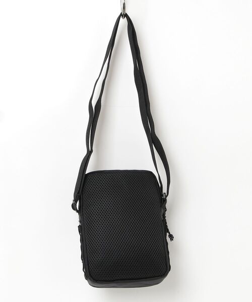 PALLADIUM（パラディウム）の「PALLADIUM/パラディウム VERTICAL BAG（ショルダーバッグ・メンズ・ブラウン/ブラック/カーキ・FREE）」の4枚目の写真