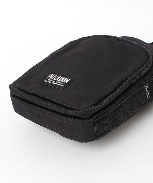 PALLADIUM（パラディウム）の「PALLADIUM/パラディウム VERTICAL BAG（ショルダーバッグ・メンズ・ブラウン/ブラック/カーキ・FREE）」の5枚目の写真