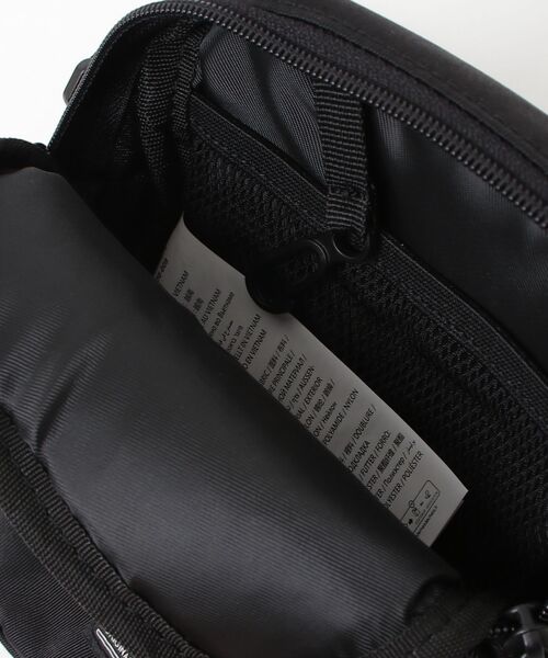 PALLADIUM（パラディウム）の「PALLADIUM/パラディウム VERTICAL BAG（ショルダーバッグ・メンズ・ブラウン/ブラック/カーキ・FREE）」の6枚目の写真