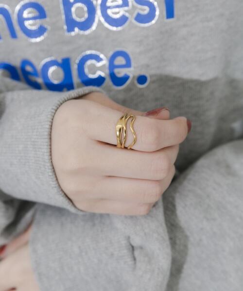 SMELLY（スメリー）の「ステンレスニュアンスウェーブリング（リング・レディース・ゴールド・-）」の5枚目の写真