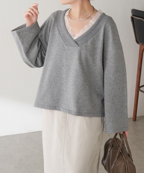 COLLAGE GALLARDAGALANTE(コラージュガリャルダガランテ)の「レース付Vスウェット(スウェット・レディース・グレー/ベージュ・FREE)」の2枚目の写真