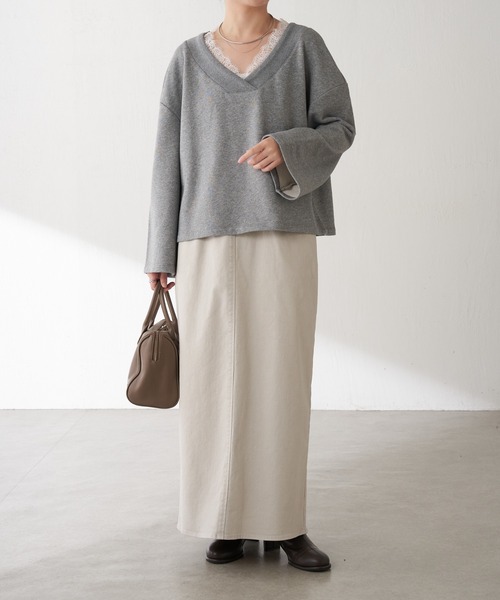 COLLAGE GALLARDAGALANTE(コラージュガリャルダガランテ)の「レース付Vスウェット(スウェット・レディース・グレー/ベージュ・FREE)」の3枚目の写真