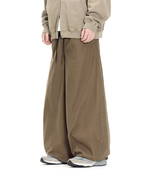 KICHUL(キチョル)の「V AND V BALLOON PANTS (DARK BEIGE)(その他パンツ・レディース・その他・X-SMALL/SMALL)」の2枚目の写真
