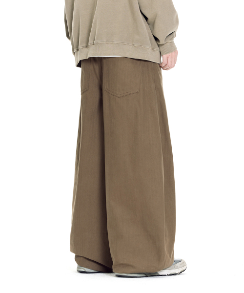 KICHUL(キチョル)の「V AND V BALLOON PANTS (DARK BEIGE)(その他パンツ・レディース・その他・X-SMALL/SMALL)」の3枚目の写真